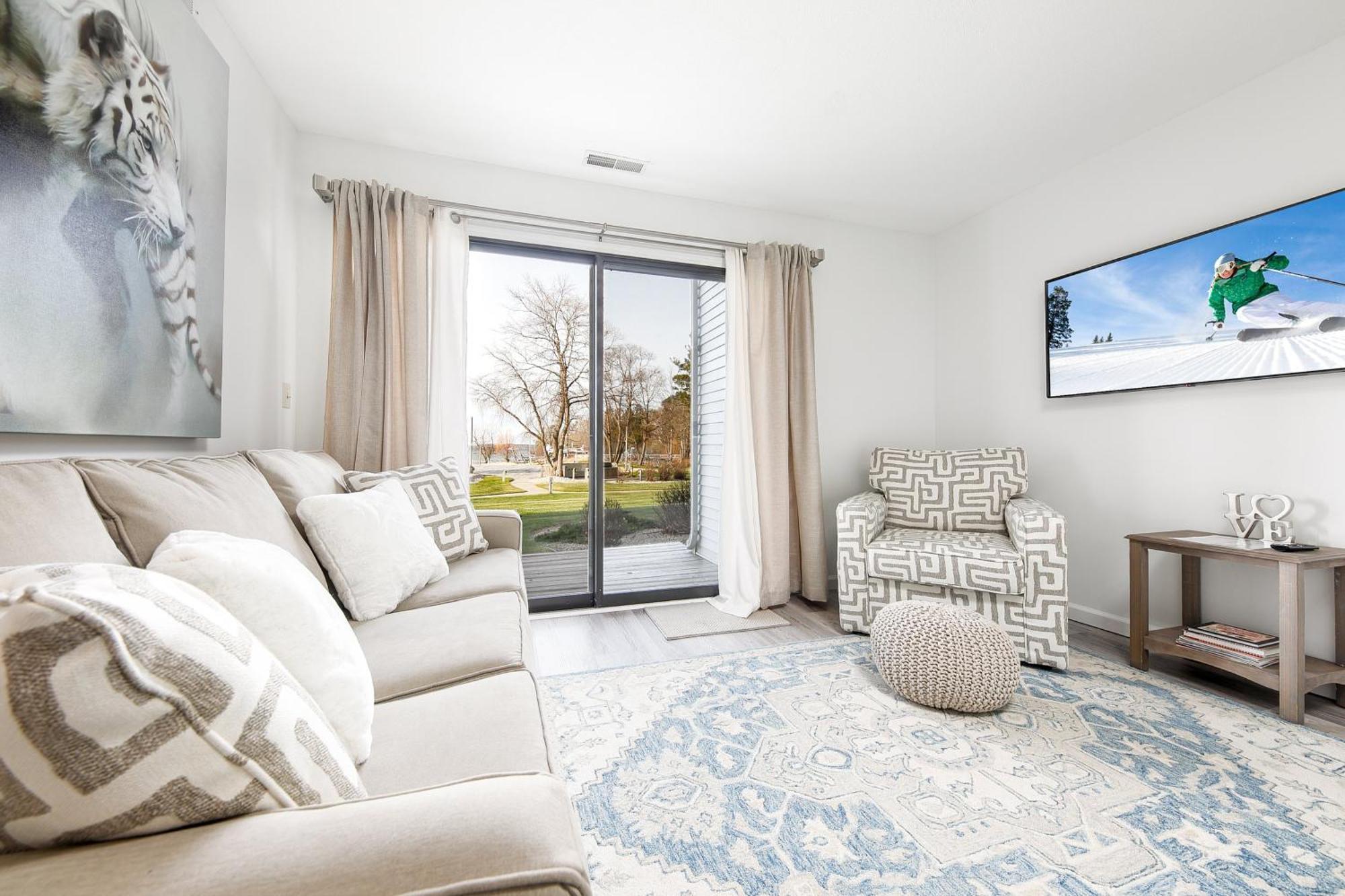 Gorgeous 2 Bedroom Lake View Condo Traverse City Dış mekan fotoğraf