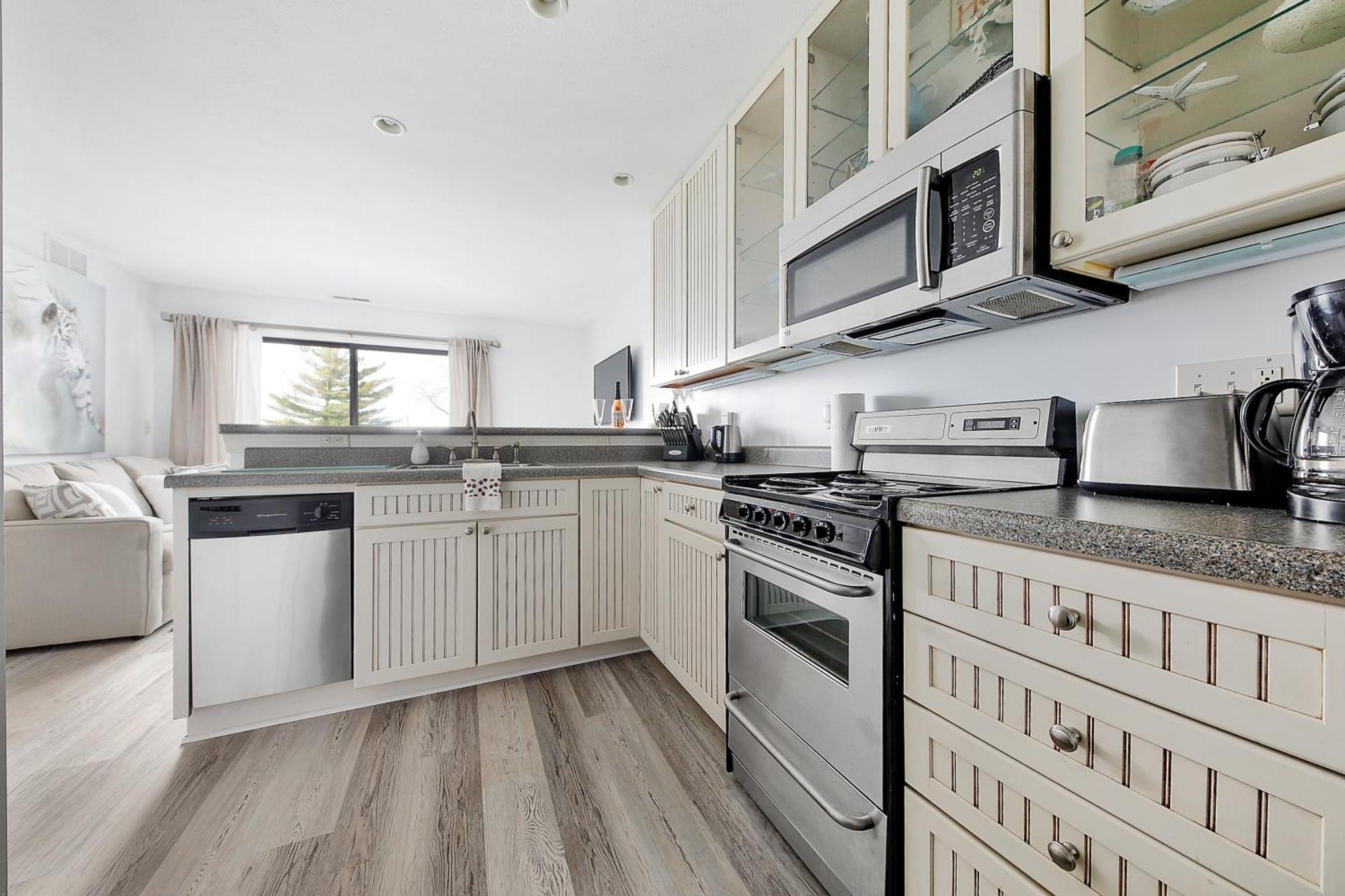 Gorgeous 2 Bedroom Lake View Condo Traverse City Dış mekan fotoğraf