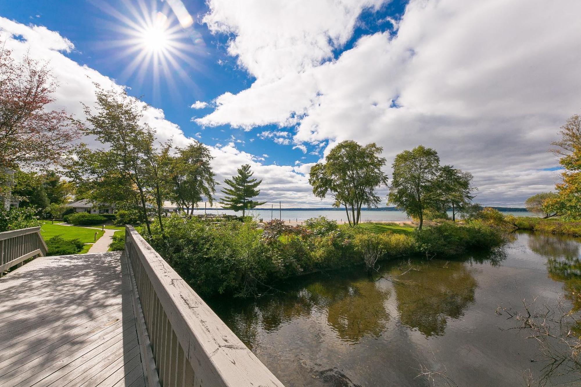 Gorgeous 2 Bedroom Lake View Condo Traverse City Dış mekan fotoğraf